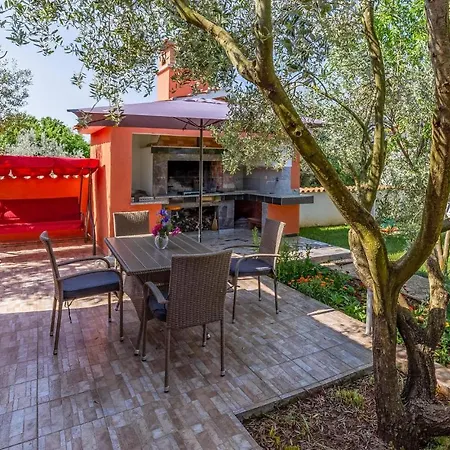 2 Bedroom Lovely In Medulin