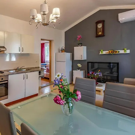 2 Bedroom Lovely In