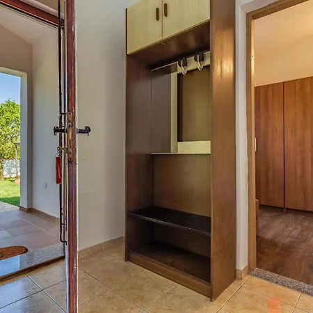 2 Bedroom Lovely In Medulin