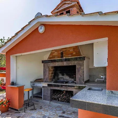 2 Bedroom Lovely In